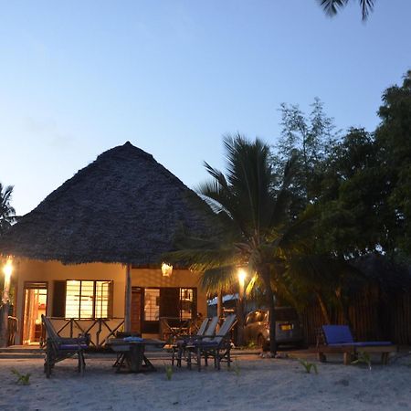 Lui Ushongo Beach House Pangani Kültér fotó