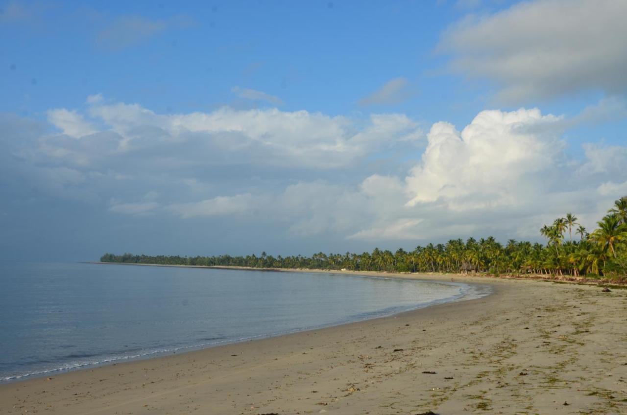 Lui Ushongo Beach House Pangani Kültér fotó