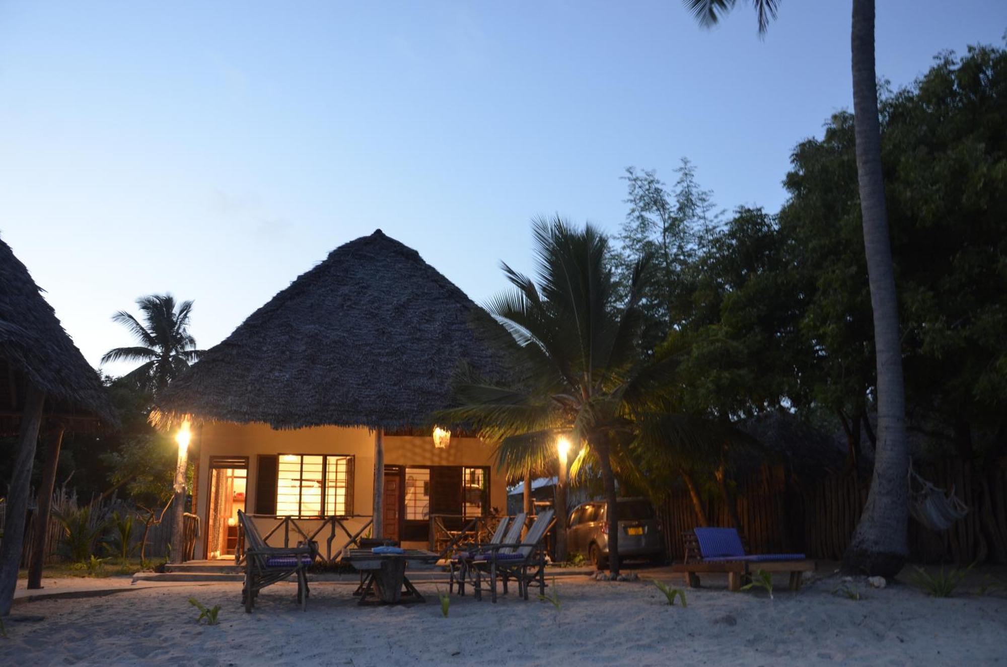 Lui Ushongo Beach House Pangani Kültér fotó