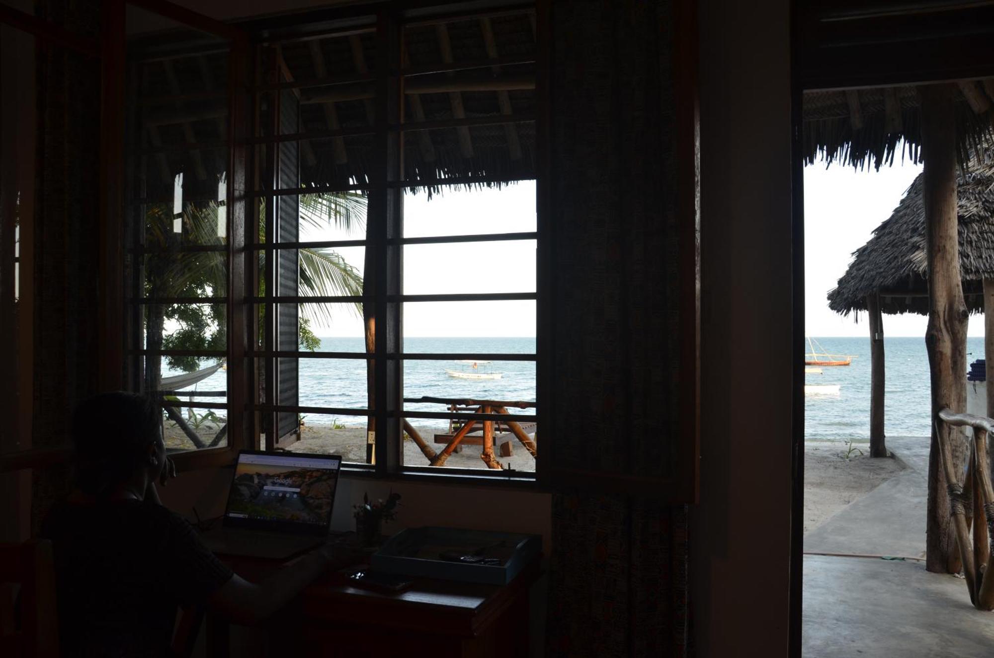 Lui Ushongo Beach House Pangani Kültér fotó