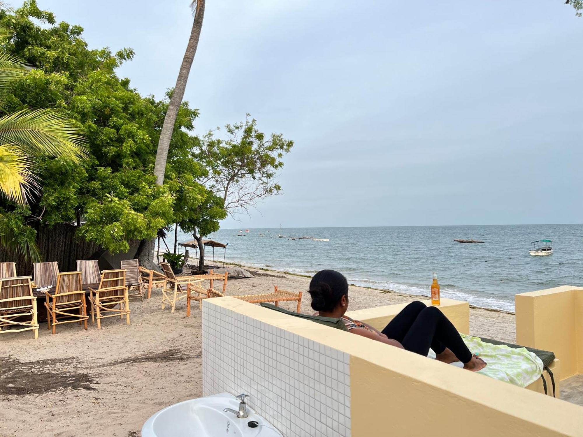 Lui Ushongo Beach House Pangani Kültér fotó